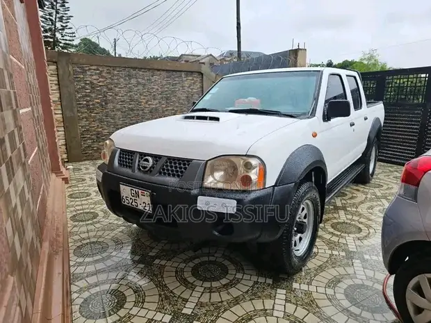 Nissan Hardbody 2021 White - 1
