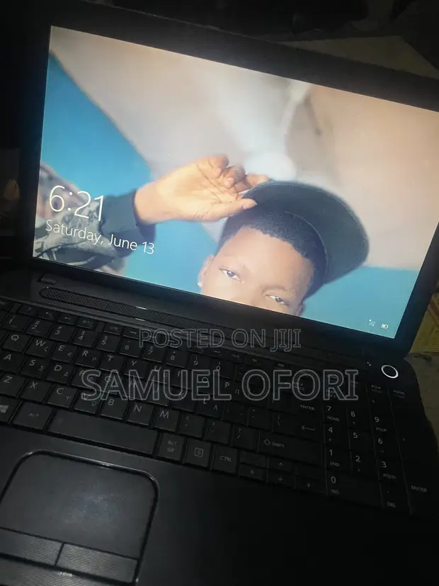 Toshiba A40 Laptop - Intel Core i7, 4GB RAM, 16GB SSHD - 1