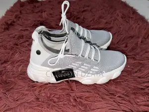 Unisex Sneakers - Size 8