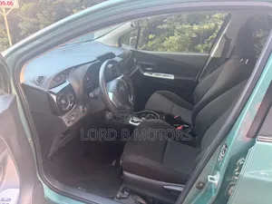 Toyota Vitz 1.3 AWD 2016 Green