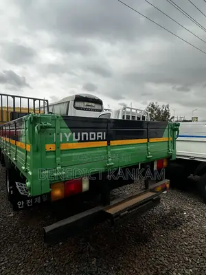 2004 Hyundai HD120 Mega Truck