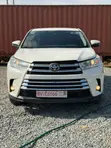 2019 Toyota Highlander LE - 2