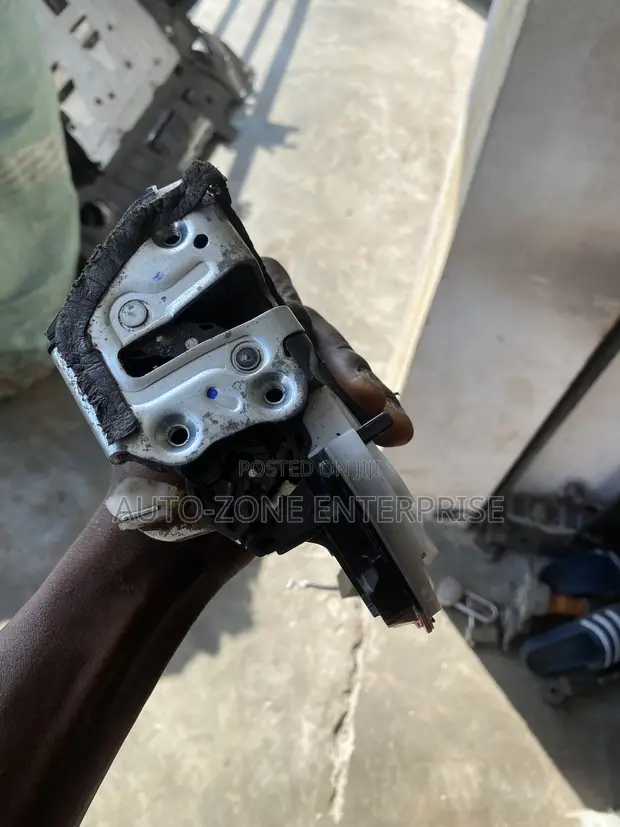Honda CR-V Door Lock Actuator (2017-2022) - 1