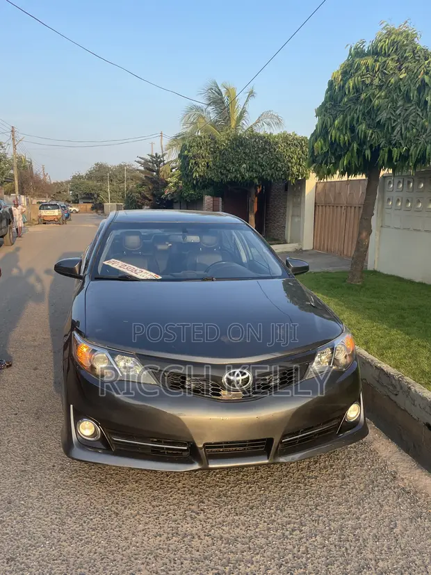 2014 Toyota Camry SE Sedan (2.5L) - 1