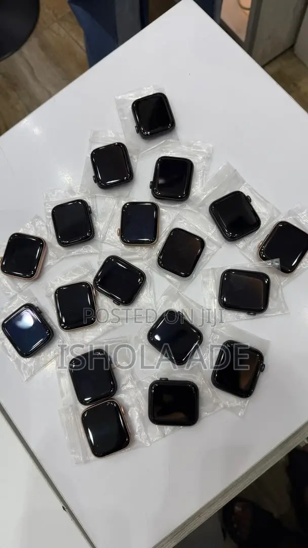 Apple Watch Series 4 44mm - 1