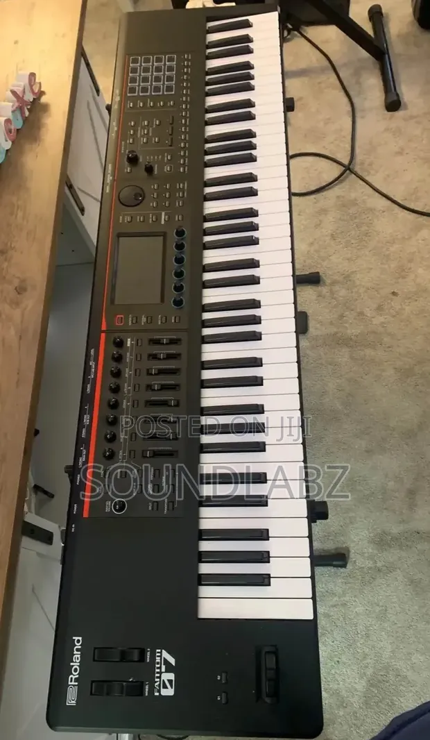Roland FANTOM-07 76-Key Lightweight Music Workstation Keyboard - 1