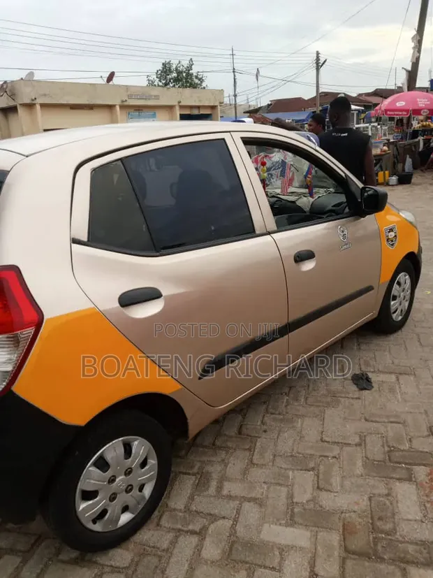Hyundai i10 2011 Brown - 1