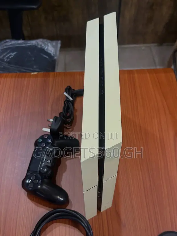 Sony PlayStation 4 Standard (500GB White) - 1