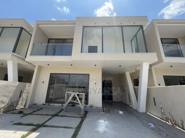 5 Bedroom House for Sale in Bn Estate, Ashaley Botwe - 1