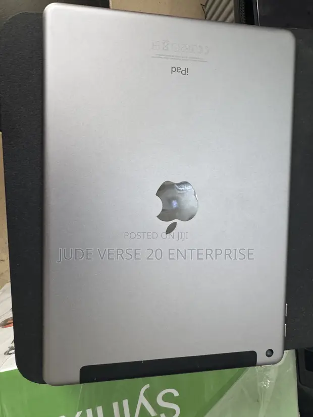 Apple iPad 9.7 32GB Gray - 1