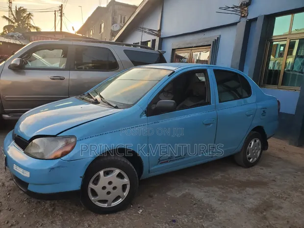 Toyota Echo Sedan 2005 Blue - 1