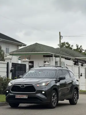 2022 Toyota Highlander XLE AWD Gray