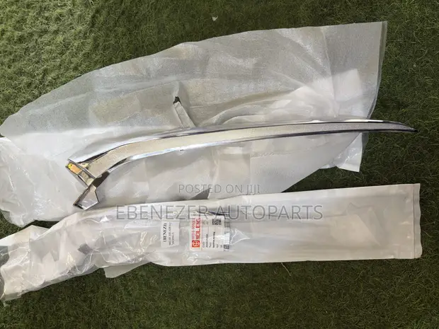Honda CR-V Headlights Chrome Garnish (2023-2026) - 1