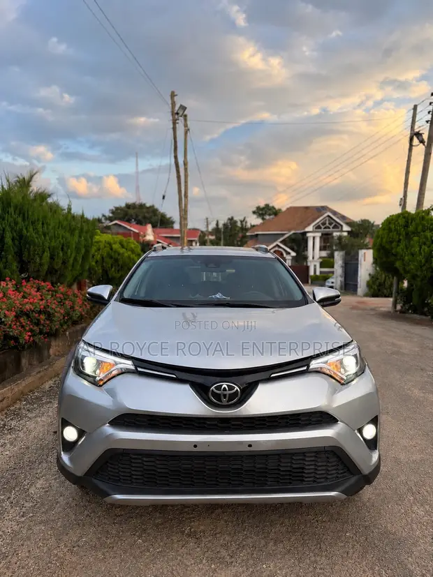 2018 Toyota RAV4 XLE SUV - 1