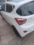 Hyundai i10 2011 White - 5