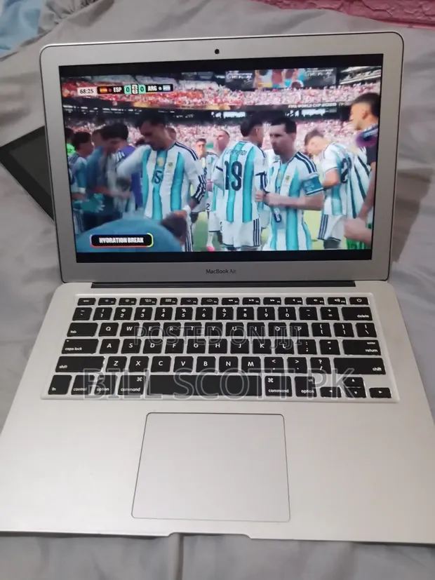 Apple MacBook 2015 8GB Intel Core i5 256GB SSD - 1