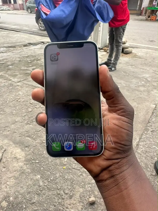 Apple iPhone 12 64GB - 1