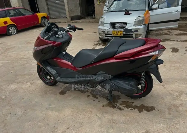 Honda Forza 300 Scooter 2010 - 1