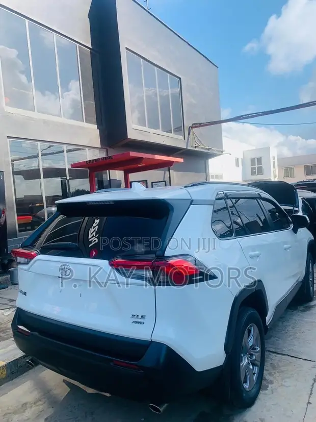 Toyota RAV4 XLE AWD 2024 White - 1