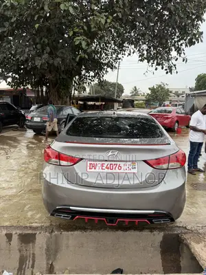 2013 Hyundai Elantra Limited Sedan FWD (1.8L)