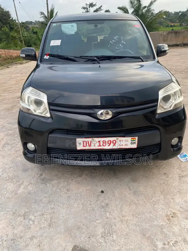 Toyota Sienta 1.5 AWD 2013 Black - 1