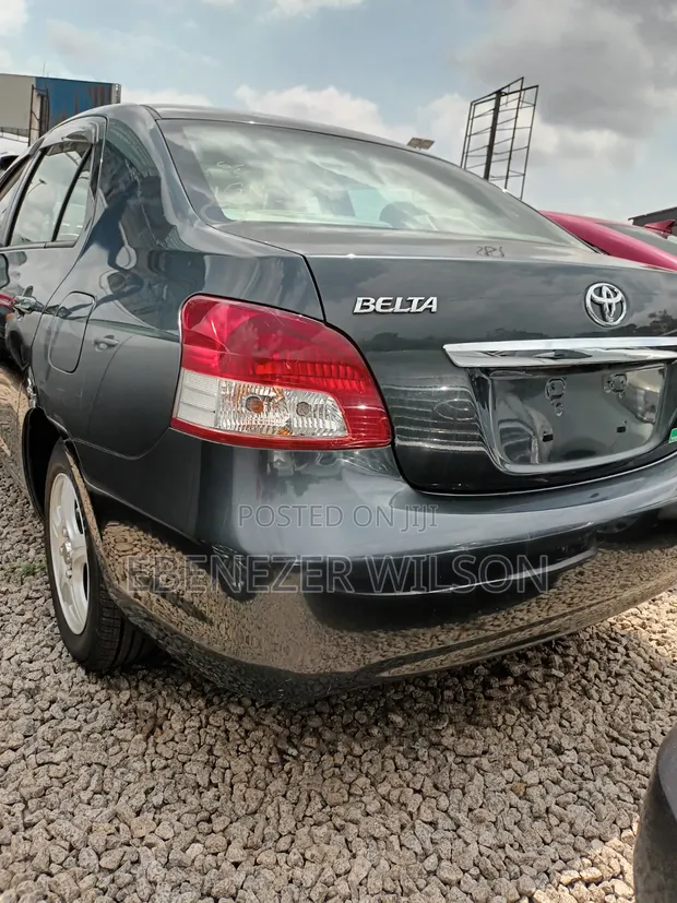 Toyota Belta 2012 Silver - 1