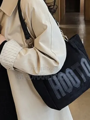 Gladhandstore Medium Black Handbag