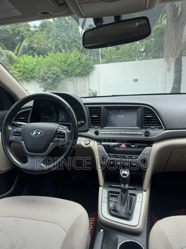 Hyundai Elantra 2017 Gold - 1