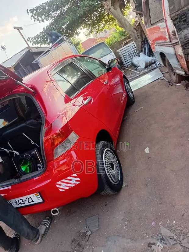 Toyota Vitz 2010 Red - 1