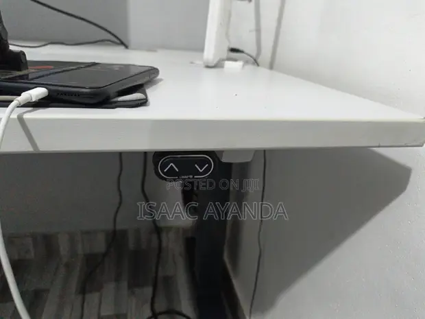160cm Electric Adjustable Table - 1