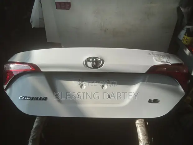 Toyota Corolla Boot (2017-2018) - 1