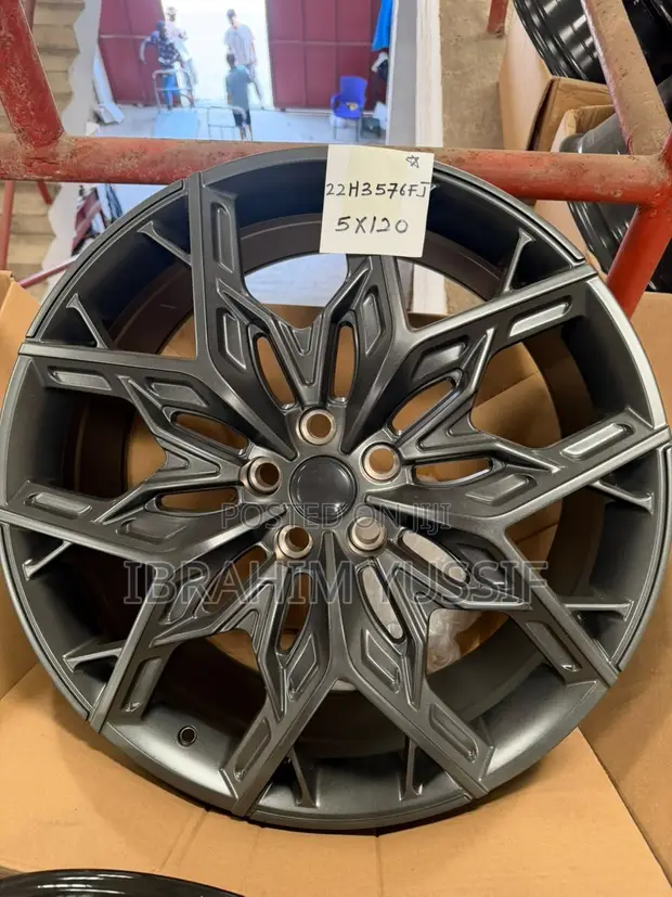 Range Rover 22-Inch Alloy Rims - 1
