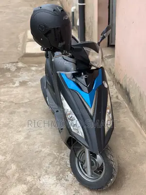 Kymco Agility 125 Scooter - Black