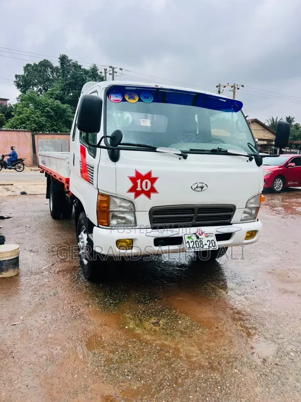 Hyundai Mighty Two Truck - 1