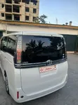 Toyota Voxy V 4WD 8-Seater 2017 White - 2