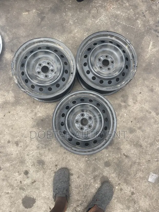 Toyota Corolla 16-inch Metal Rims (Used) - 1