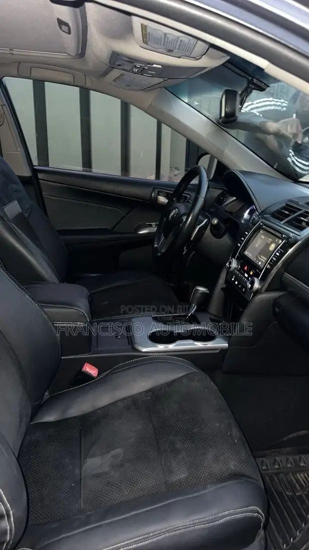 2014 Toyota Camry SE Sedan - 1
