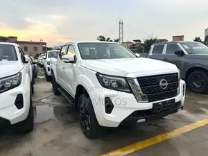 New Nissan Navara 2025 White