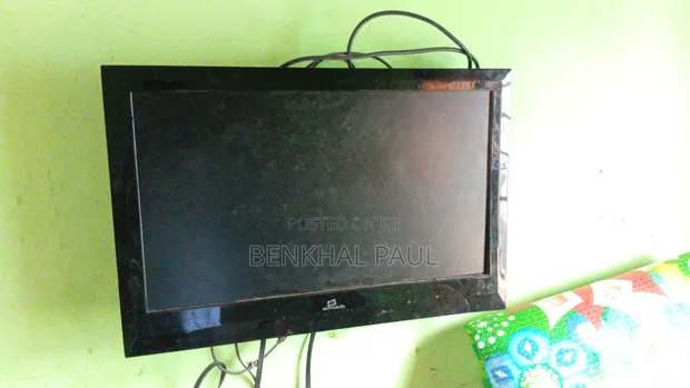 Amitech 24" QLED TV - 1