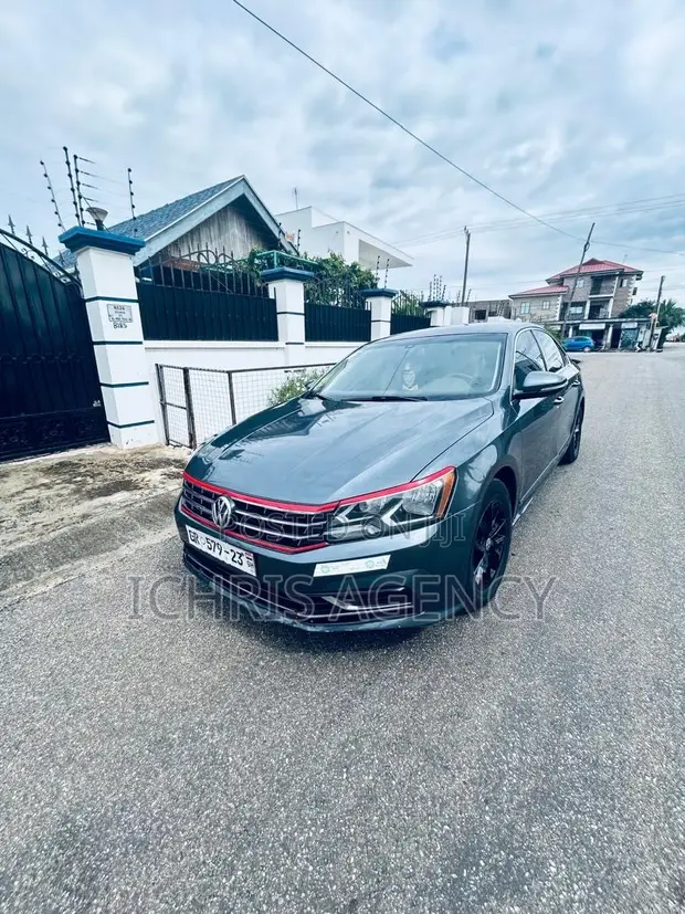 Volkswagen Passat 2.0T S 2018 Gray - 1