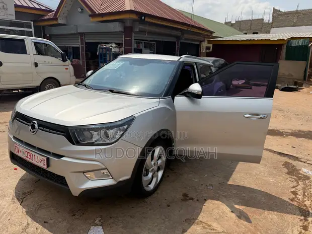 SsangYong Tivoli LX 2016 Silver - 1