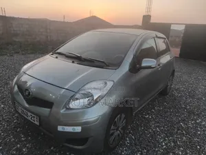 Toyota Vitz 1.3 AWD 5dr 2010 Gray