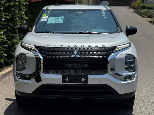 Mitsubishi Outlander SE 2022 White - 1