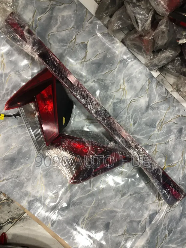 Hyundai Elantra 2021-2024 Taillight Set - Foreign Used - 1