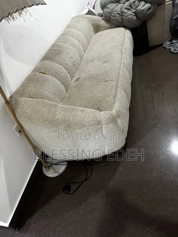 Used Sofa in Cantonments - 1