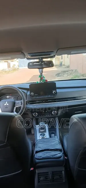 Mitsubishi Xpander Cross