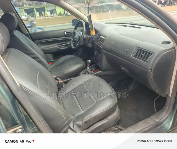 Volkswagen Golf 2010 Green - 1