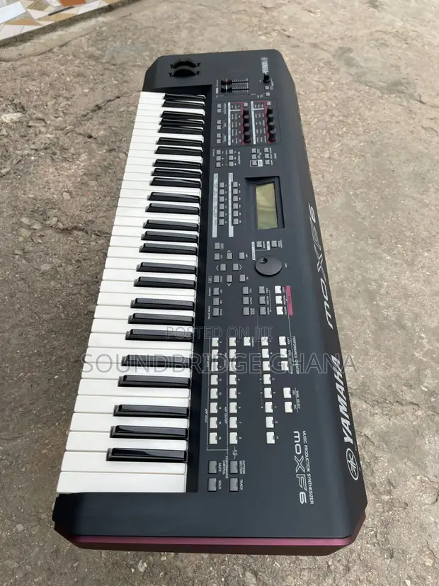 Yamaha MOXF6 61-Key Workstation Keyboard - 1