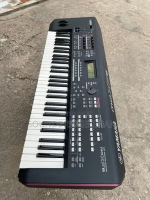 Yamaha MOXF6 61-Key Workstation Keyboard