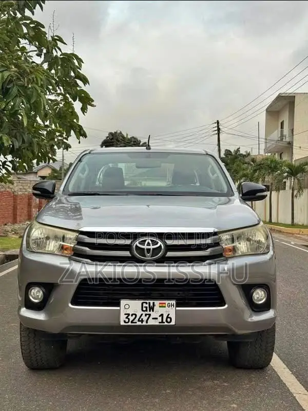 Toyota Hilux SR 4x4 2015 Silver - 1